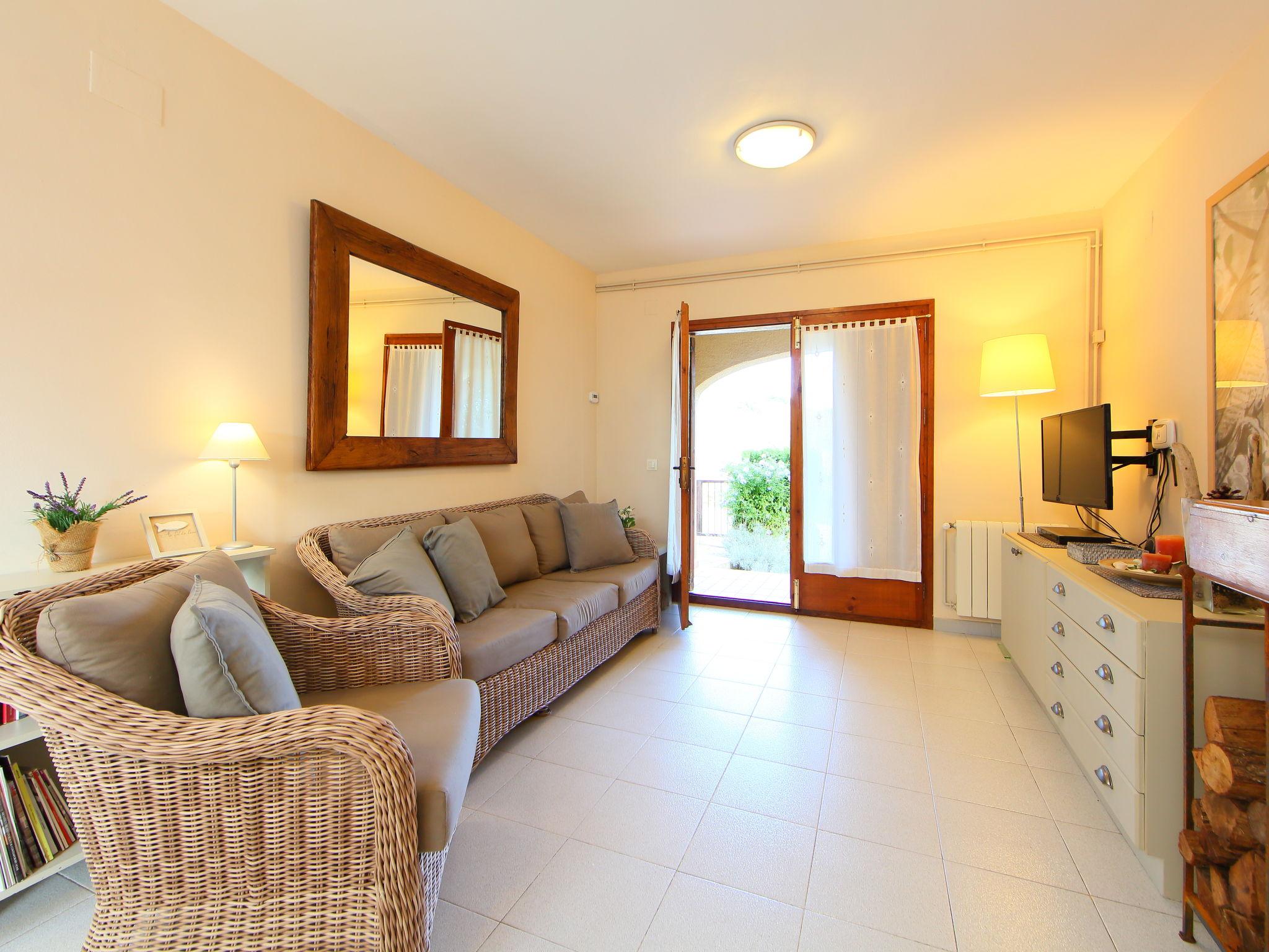 Photo 11 - 3 bedroom House in Bellcaire d'Empordà with swimming pool and sea view