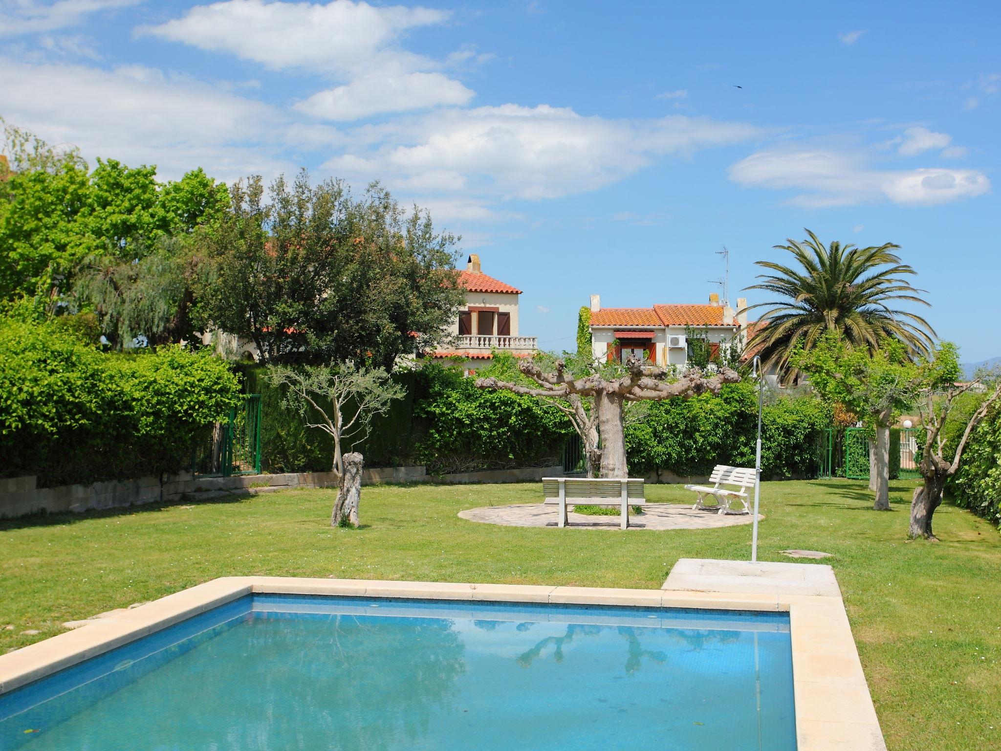 Foto 1 - Casa de 3 quartos em Bellcaire d'Empordà com piscina e vistas do mar