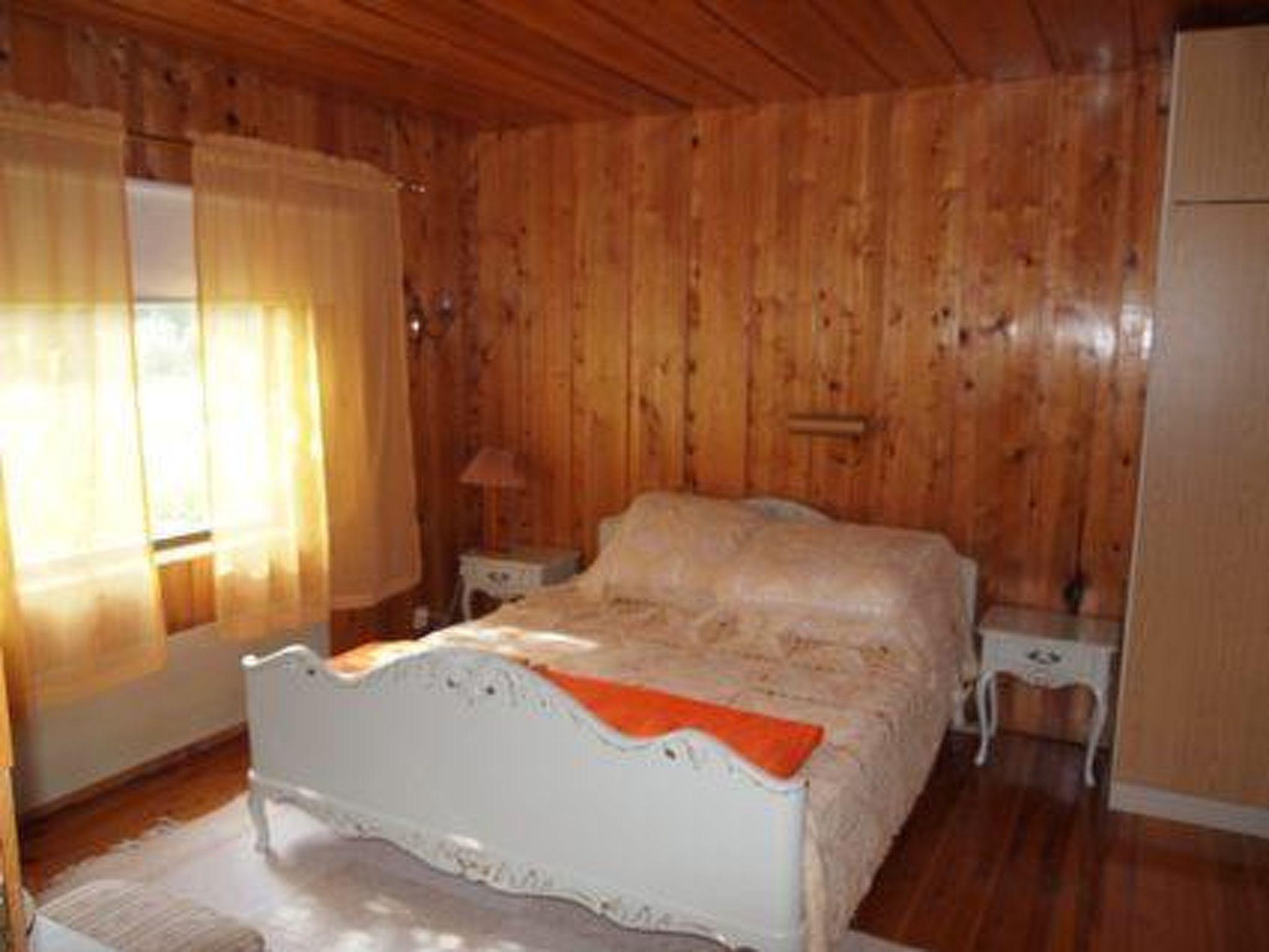 Foto 2 - Casa de 7 quartos em Pello com sauna e vista para a montanha