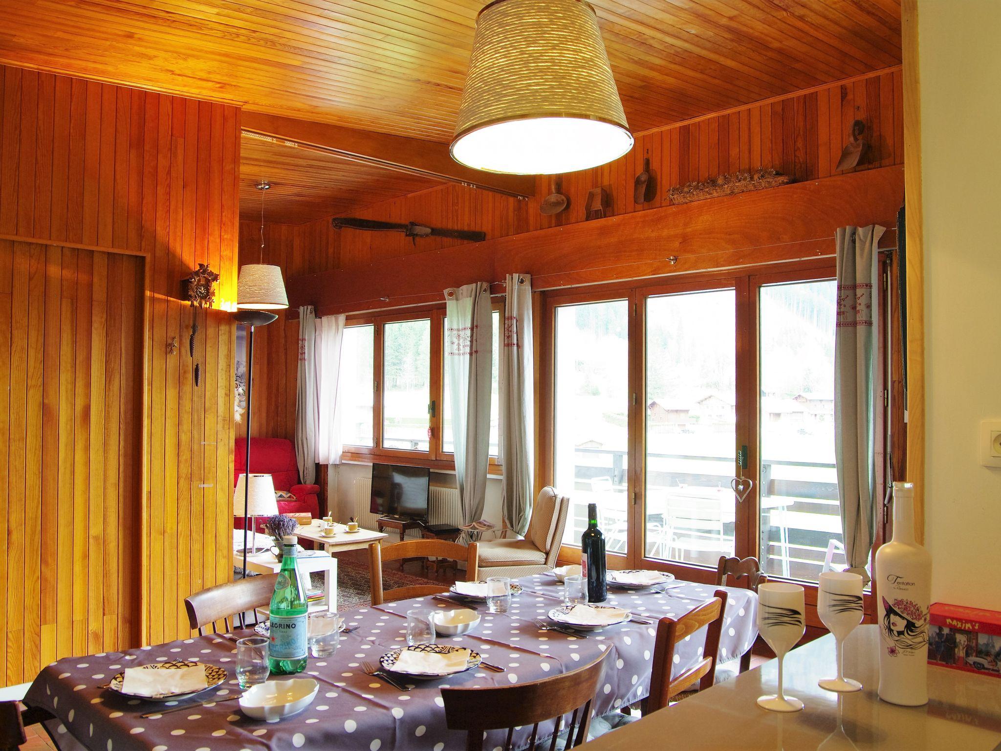 Photo 1 - 2 bedroom Apartment in Chamonix-Mont-Blanc with mountain view