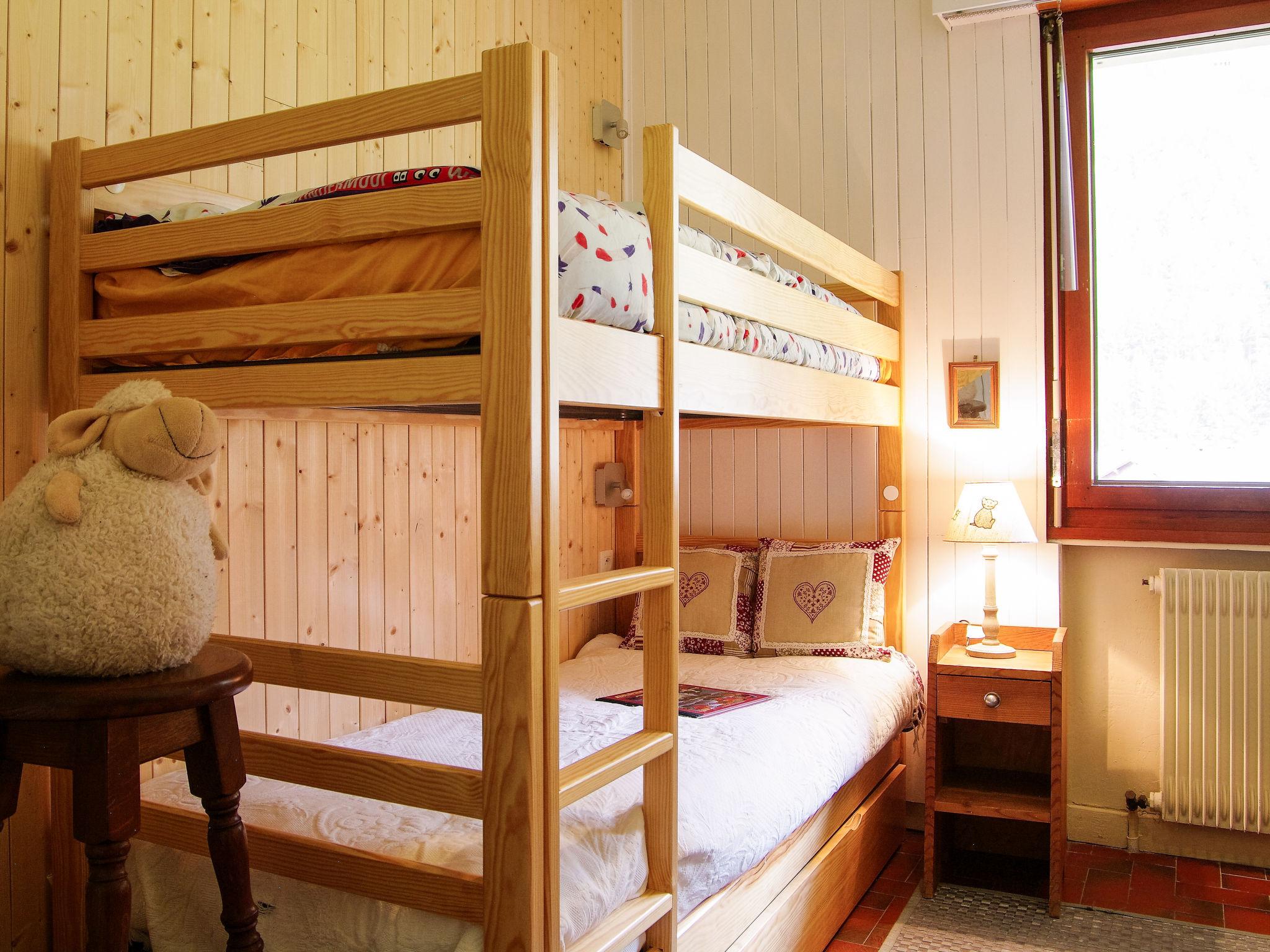 Foto 10 - Appartamento con 2 camere da letto a Chamonix-Mont-Blanc con vista sulle montagne