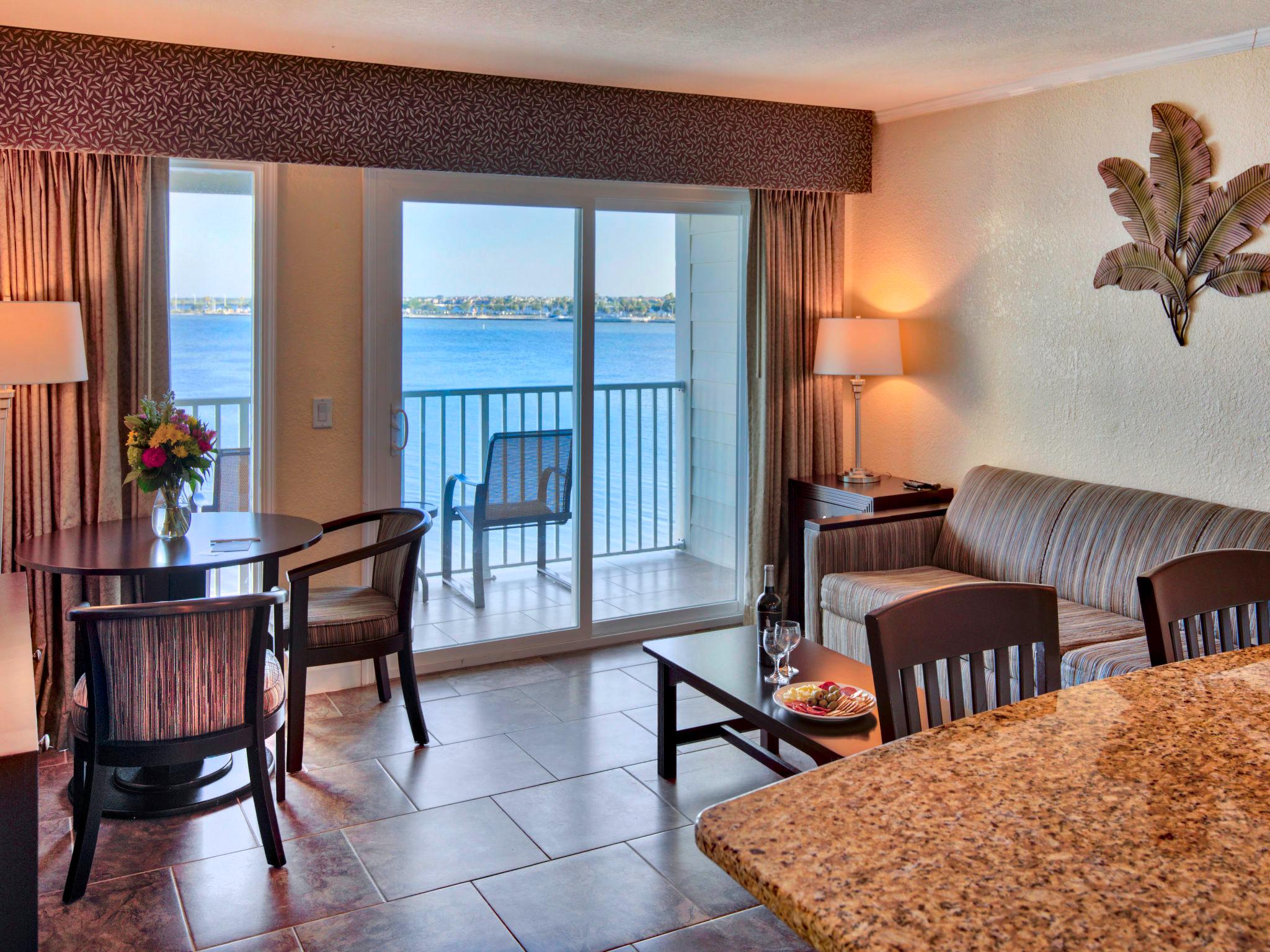 Foto 3 - Appartamento con 1 camera da letto a Tampa con piscina e vista mare