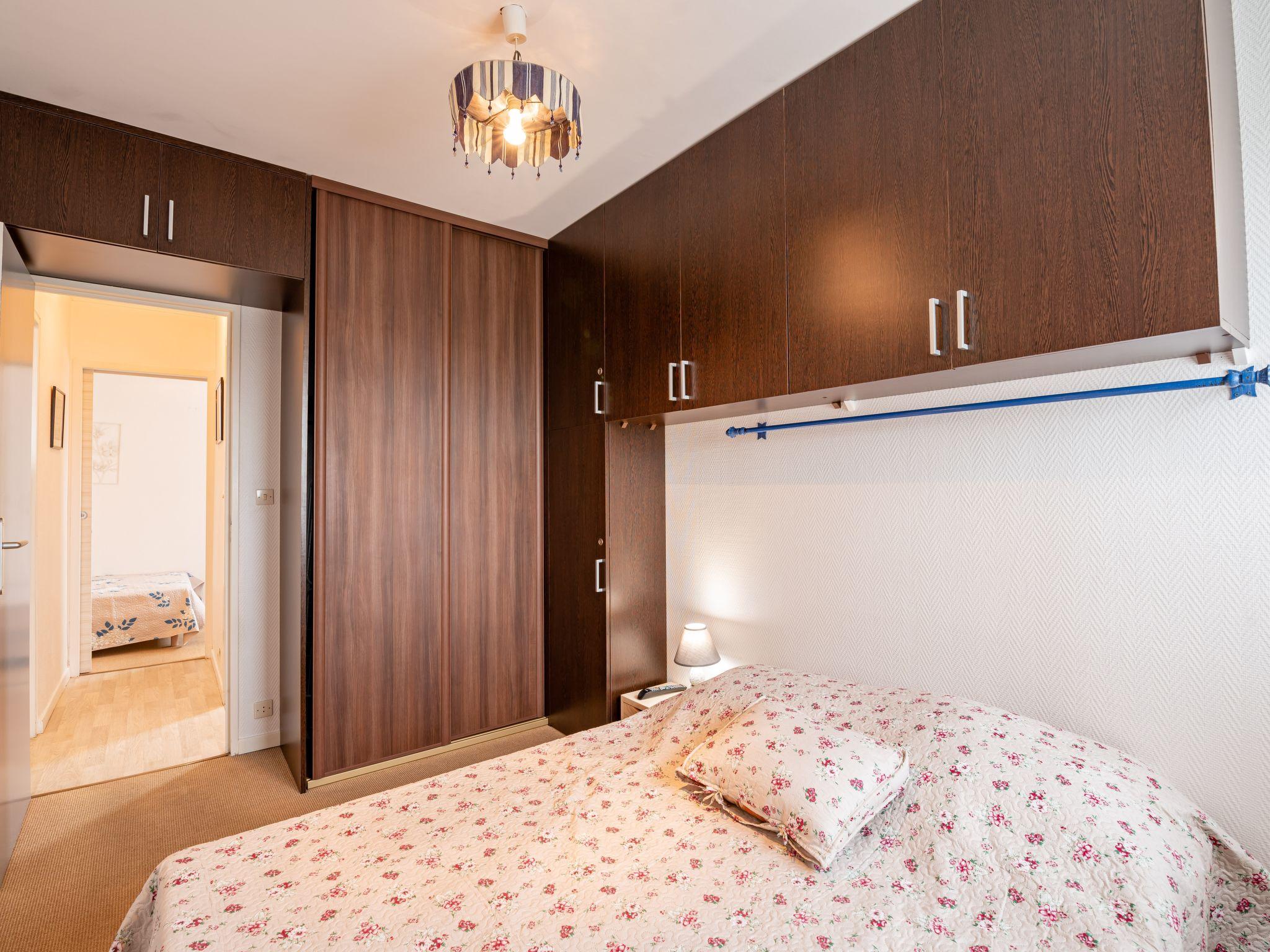 Foto 8 - Appartamento con 2 camere da letto a Cabourg con vista mare