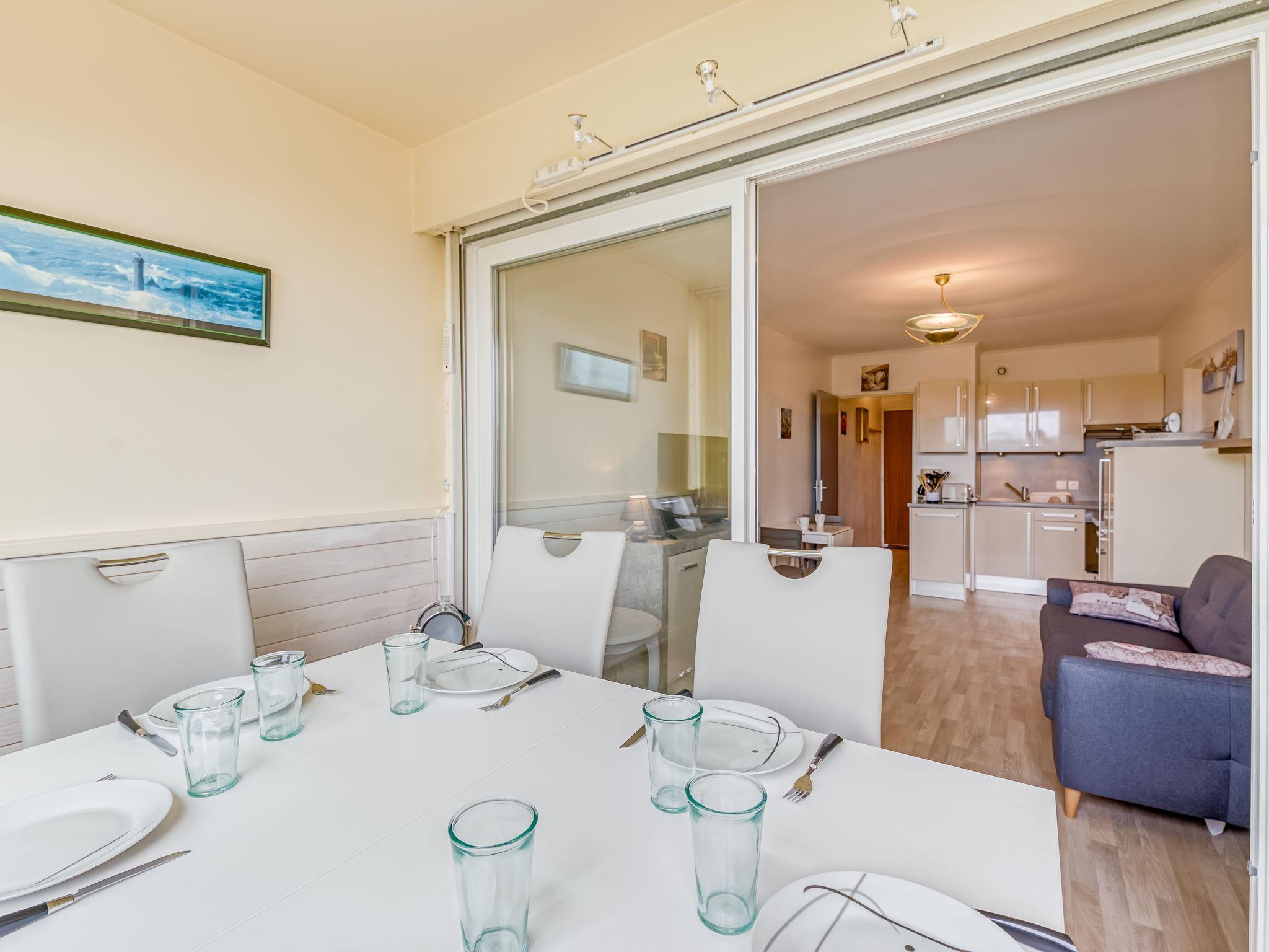 Photo 11 - 2 bedroom Apartment in Cabourg with sea view