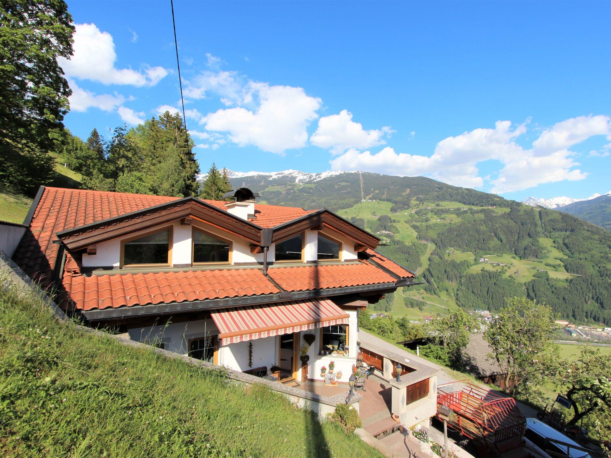 Foto 1 - Appartamento con 3 camere da letto a Zellberg con vista sulle montagne