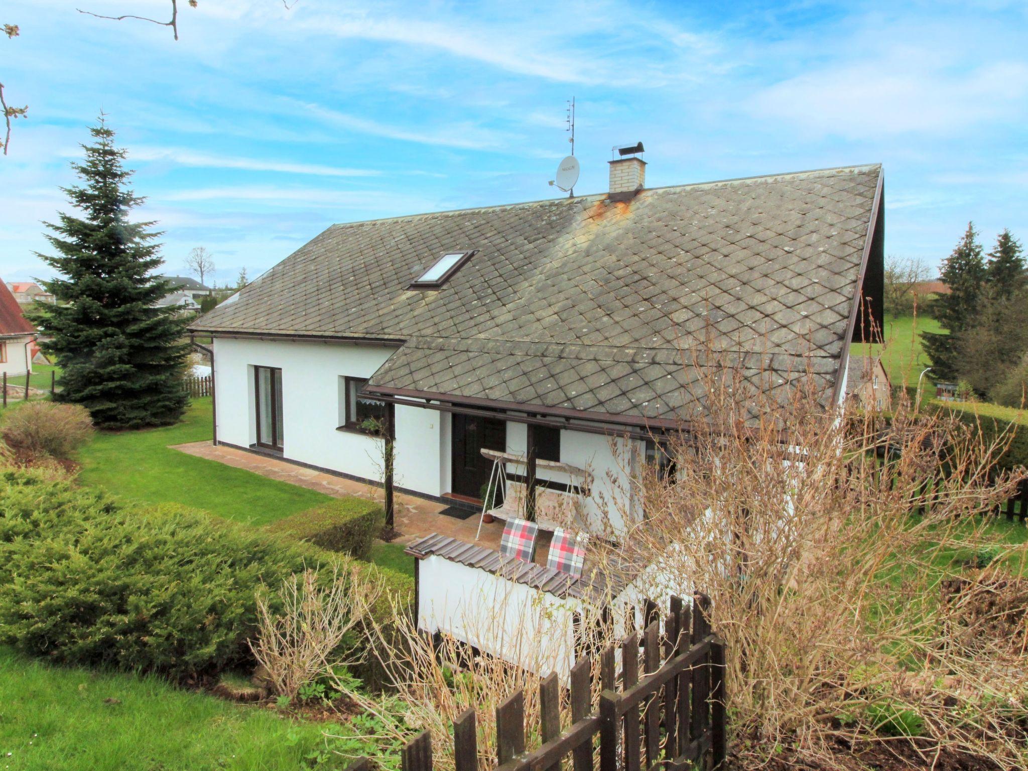 Photo 34 - Maison de 3 chambres à Červený Kostelec avec piscine et jardin