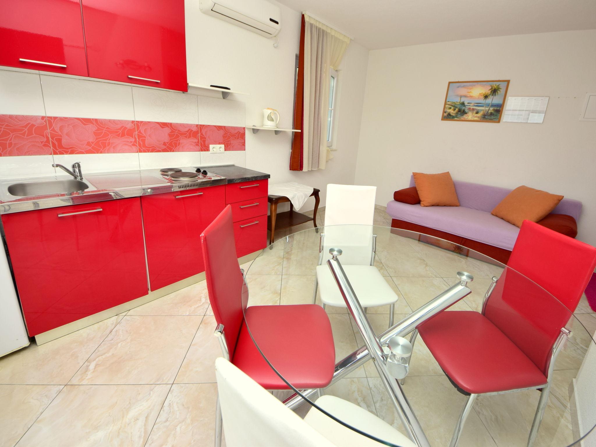 Foto 3 - Apartamento de 1 quarto em Trogir com terraço e vistas do mar