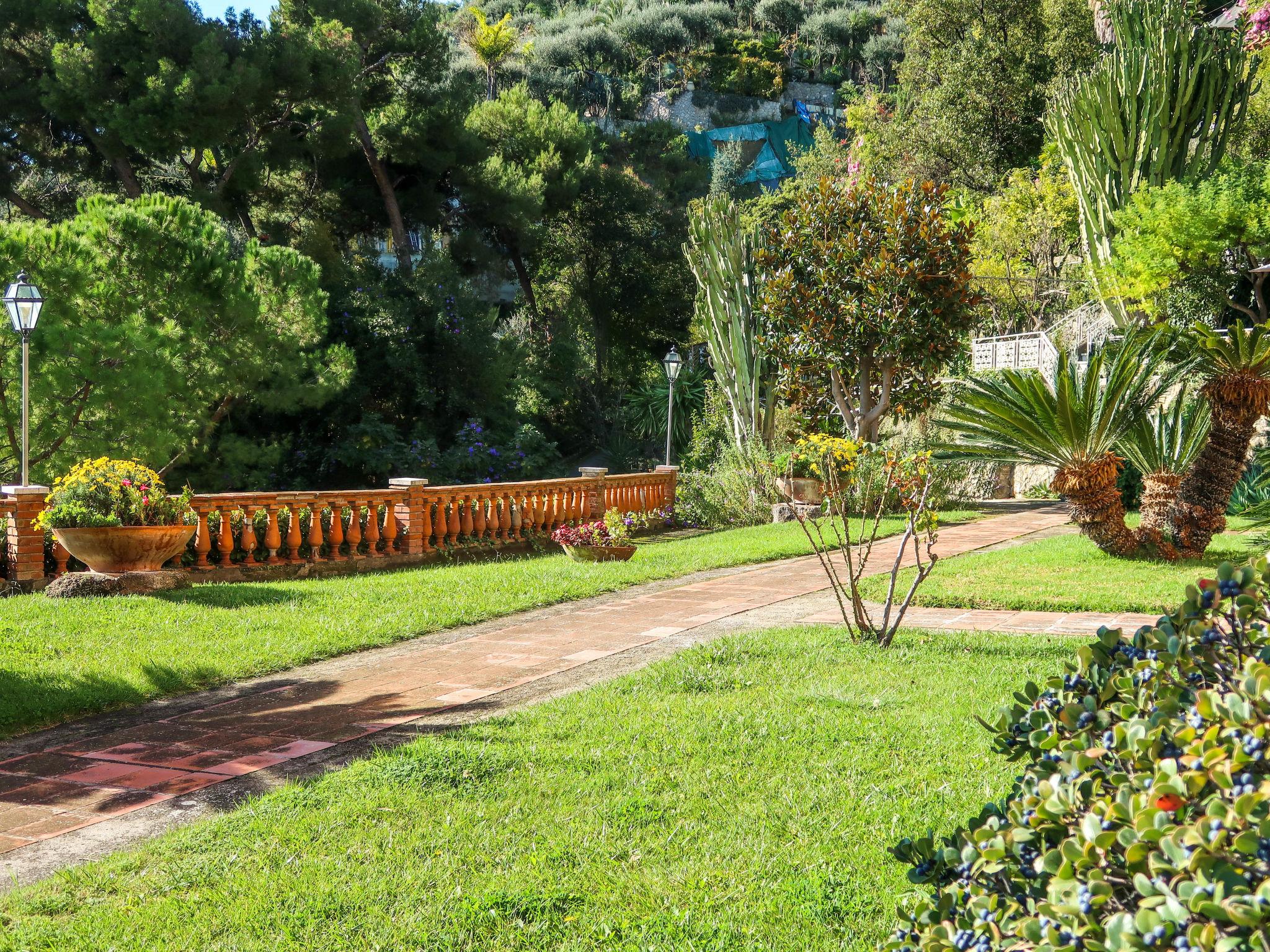 Photo 13 - Apartment in Ventimiglia with swimming pool and terrace