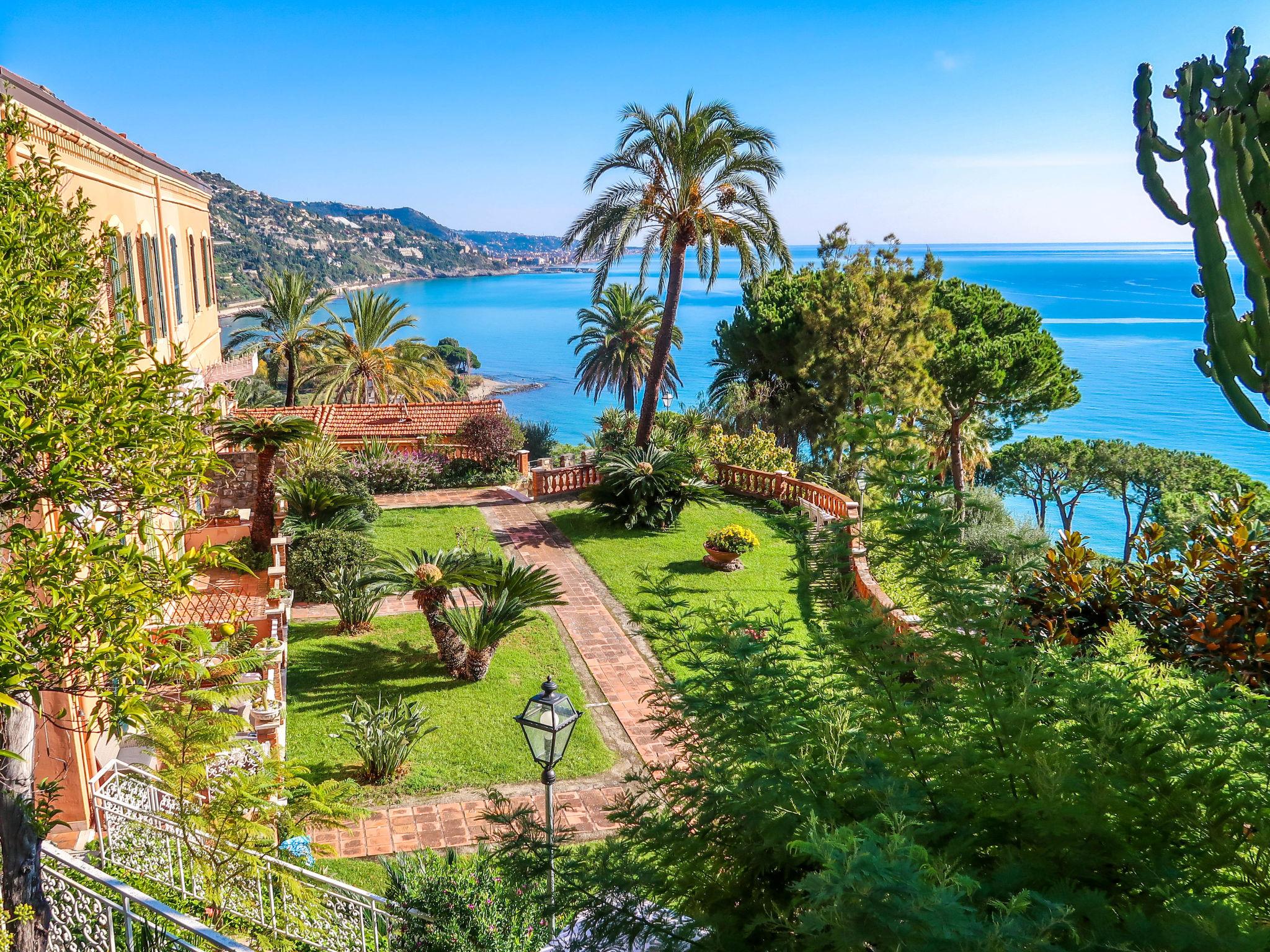 Photo 15 - Apartment in Ventimiglia with swimming pool and sea view