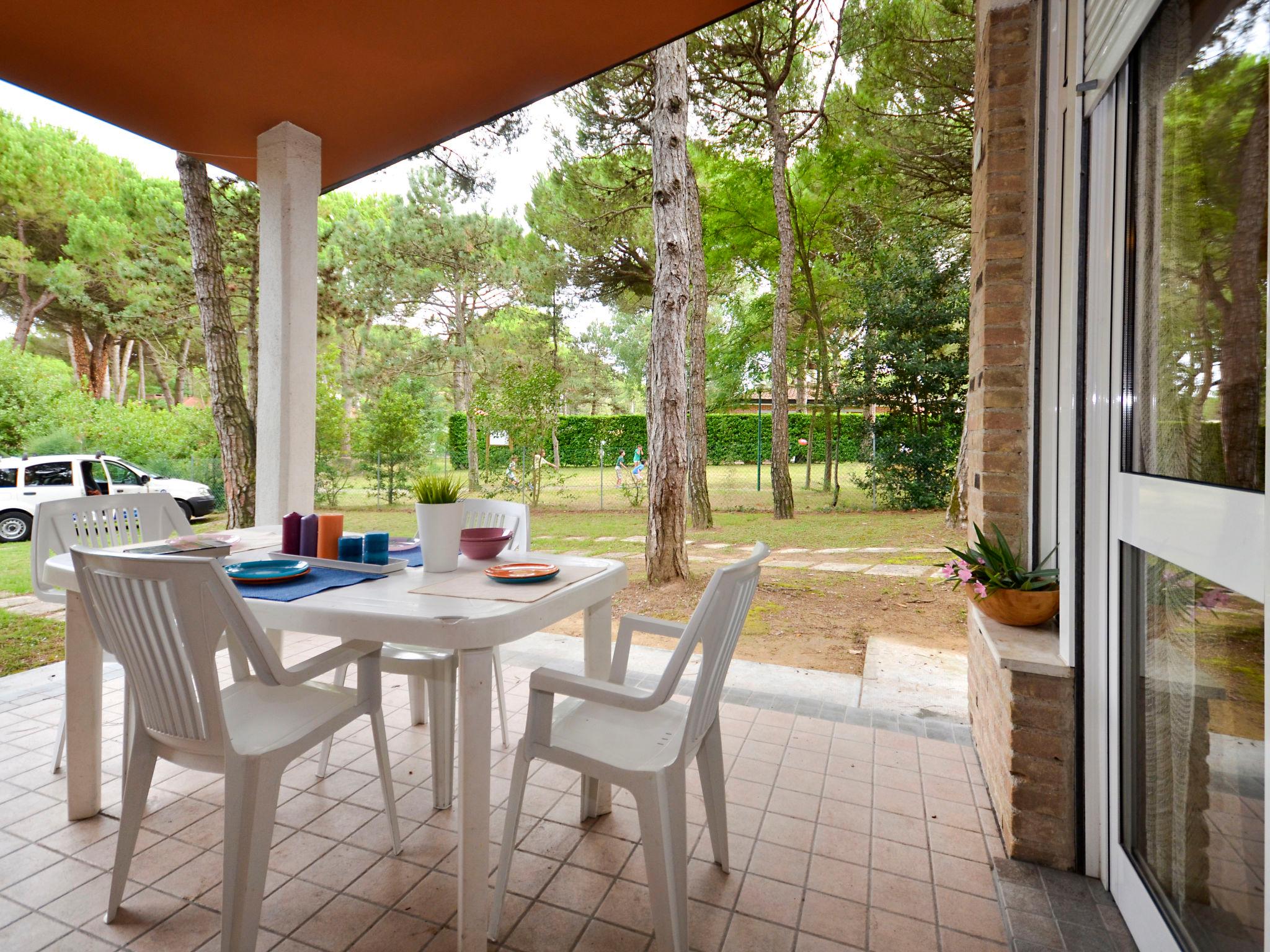 Foto 2 - Casa de 3 habitaciones en Lignano Sabbiadoro con jardín y terraza