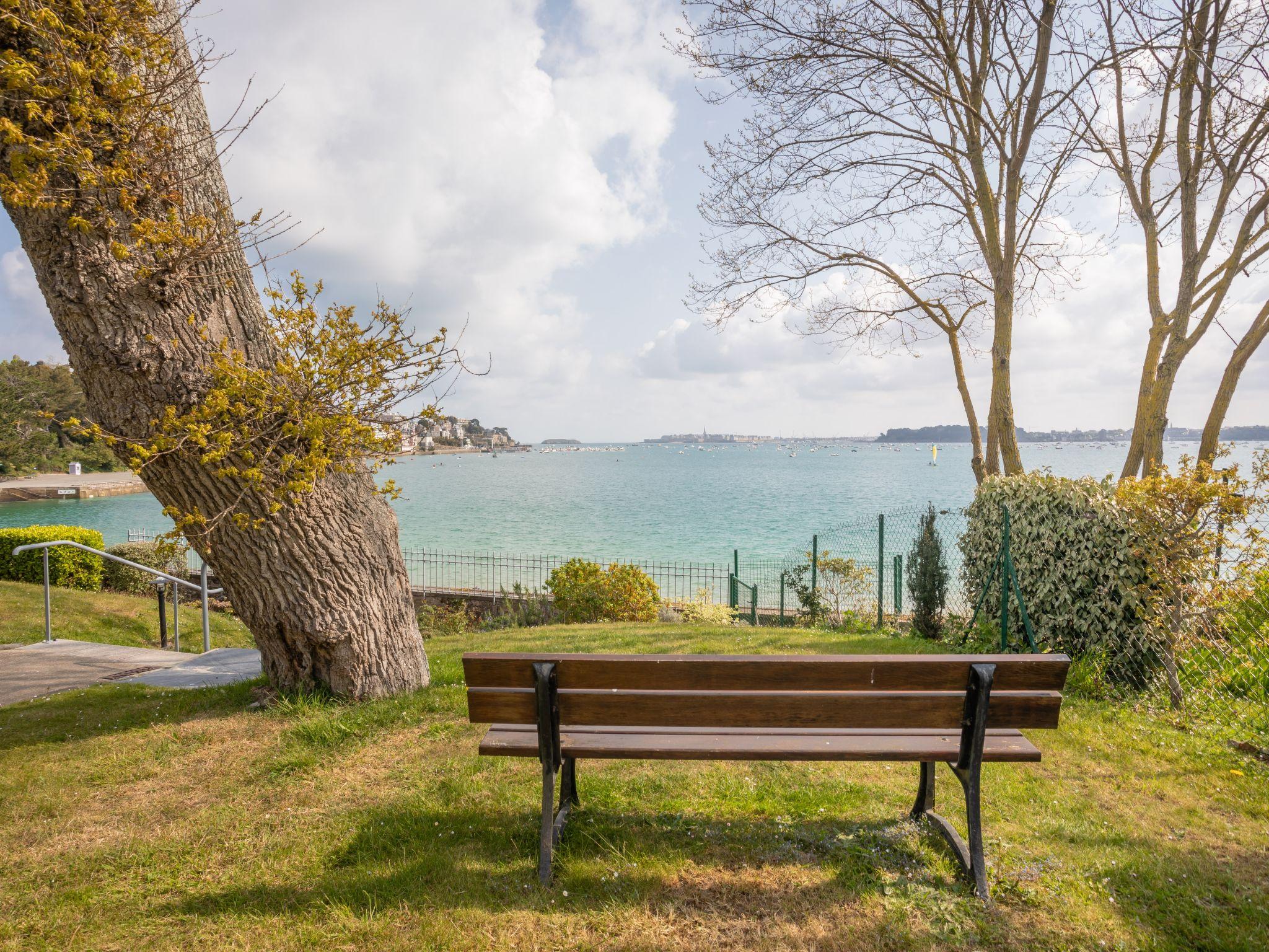 Foto 15 - Appartamento con 1 camera da letto a Dinard con giardino e terrazza