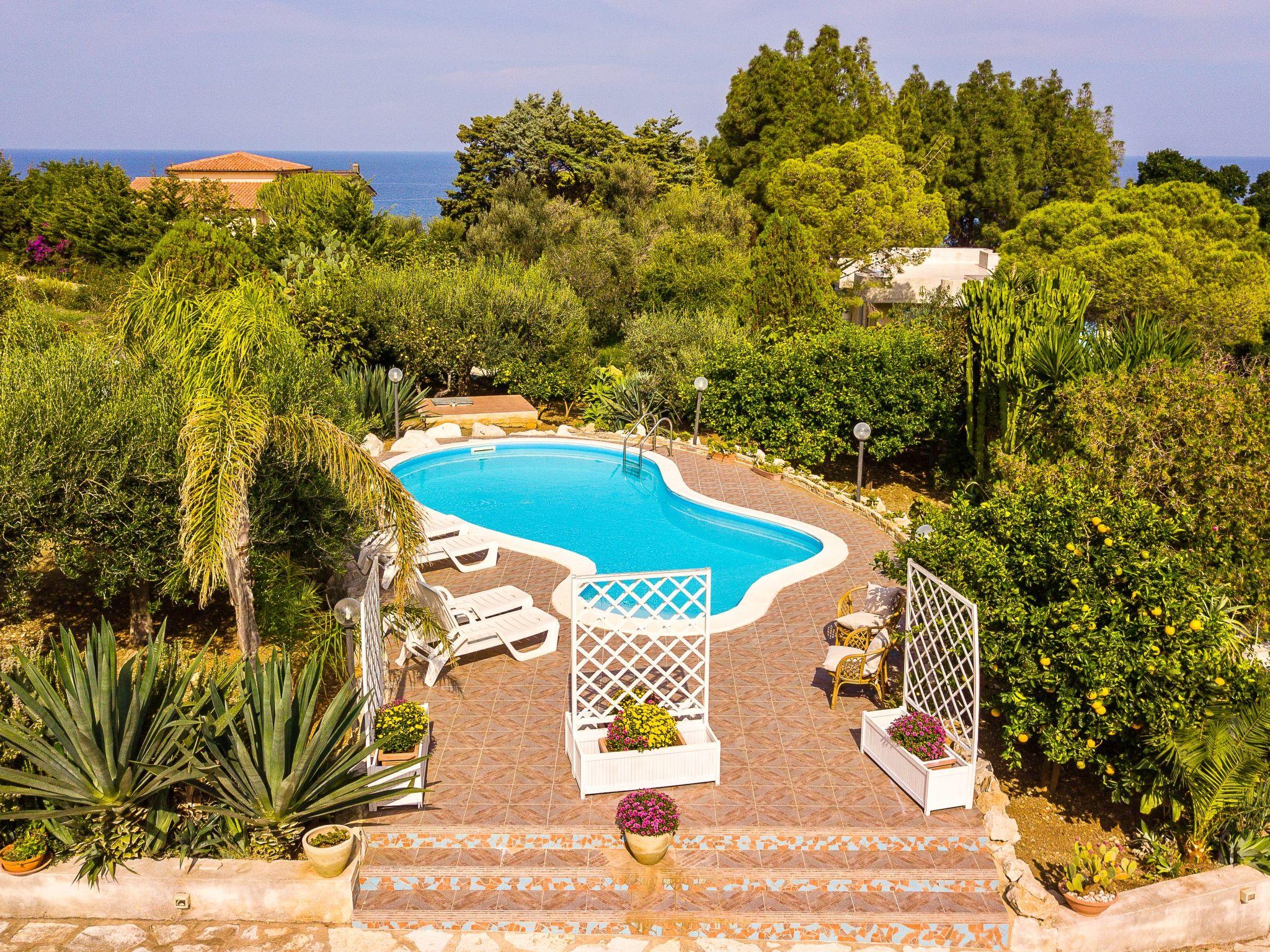 Foto 2 - Casa de 5 habitaciones en Castellammare del Golfo con piscina privada y vistas al mar