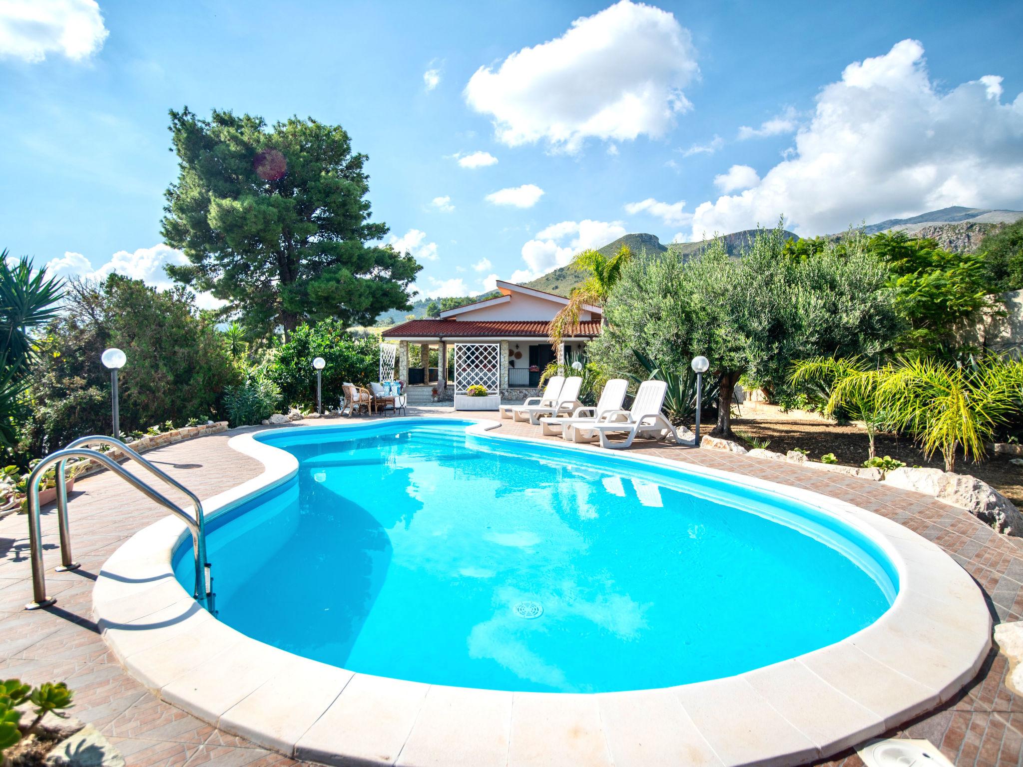 Photo 1 - Maison de 5 chambres à Castellammare del Golfo avec piscine privée et jardin