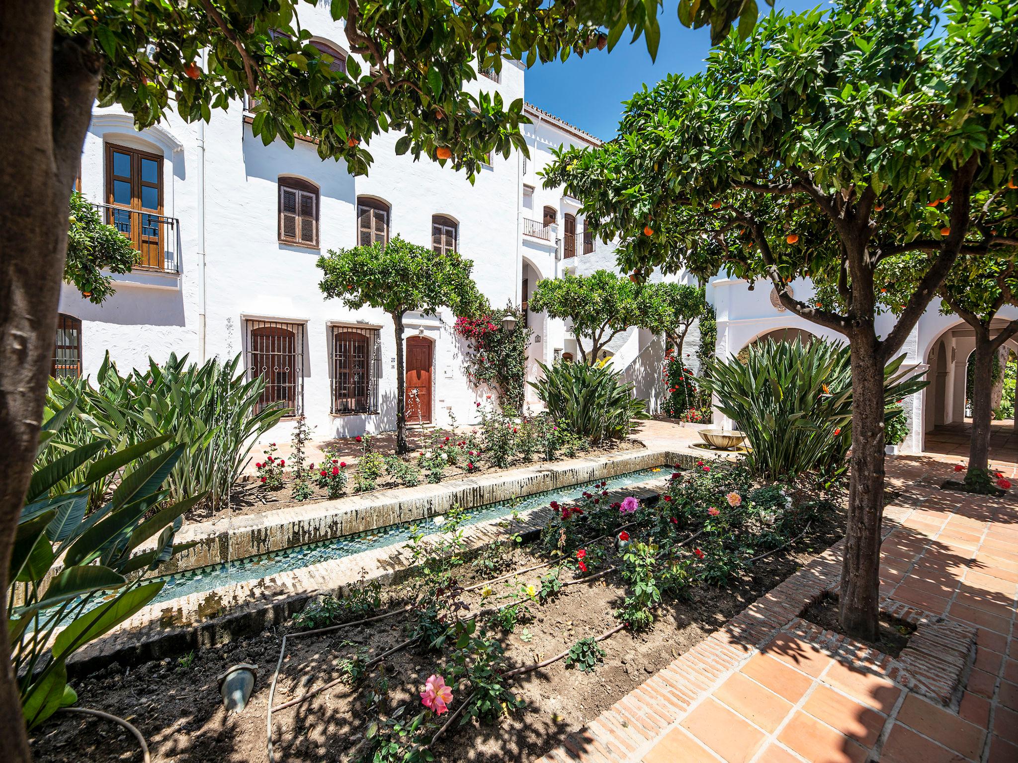 Foto 16 - Apartamento de 2 quartos em Marbella com piscina e vistas do mar