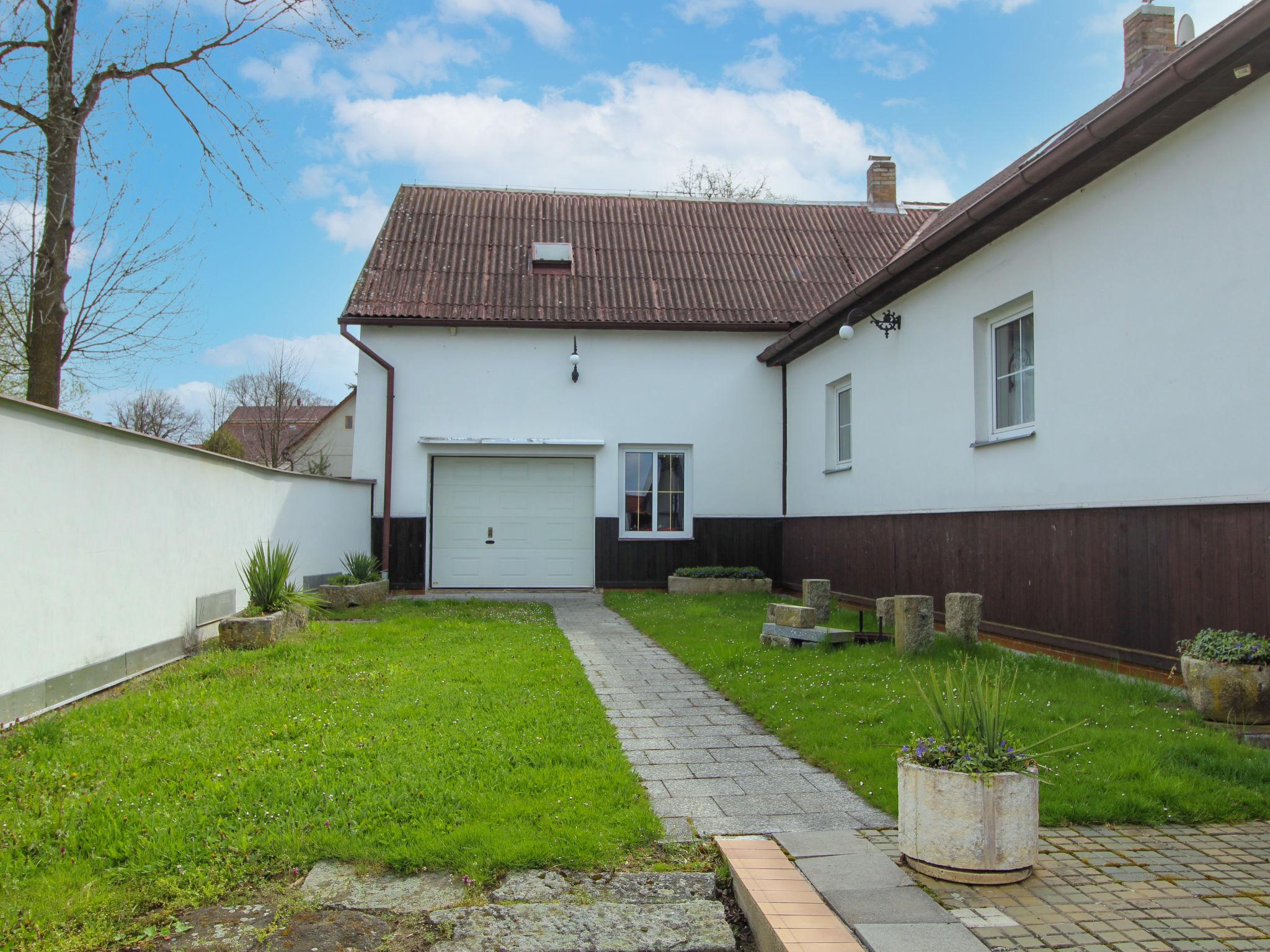 Photo 2 - Maison de 2 chambres à Plavsko avec jardin