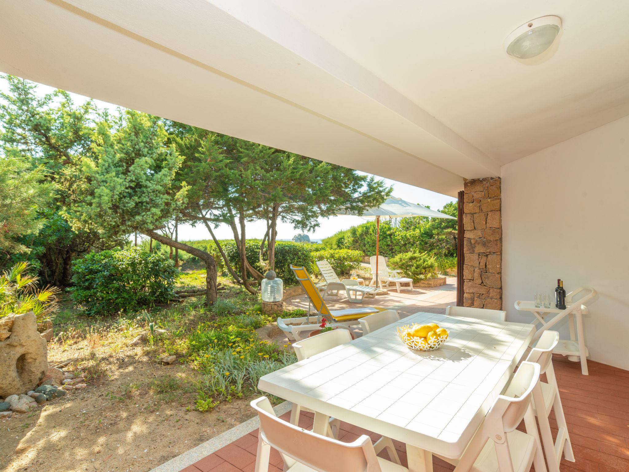 Foto 3 - Casa de 2 habitaciones en Aglientu con jardín y vistas al mar