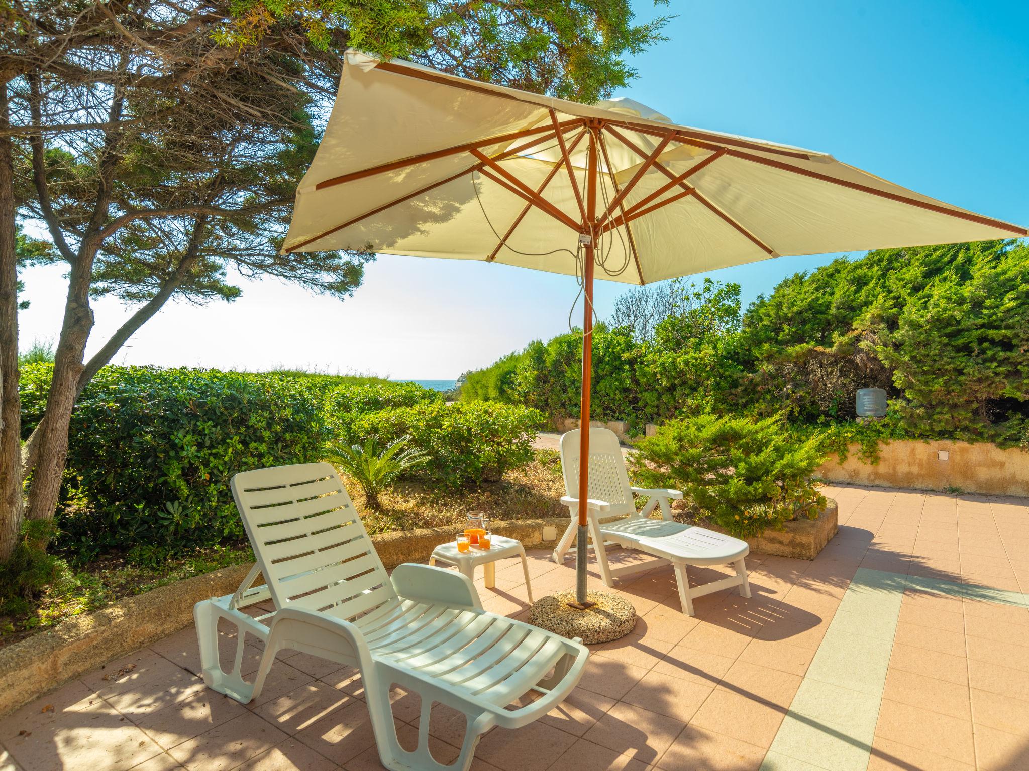 Photo 1 - Maison de 2 chambres à Aglientu avec jardin et vues à la mer