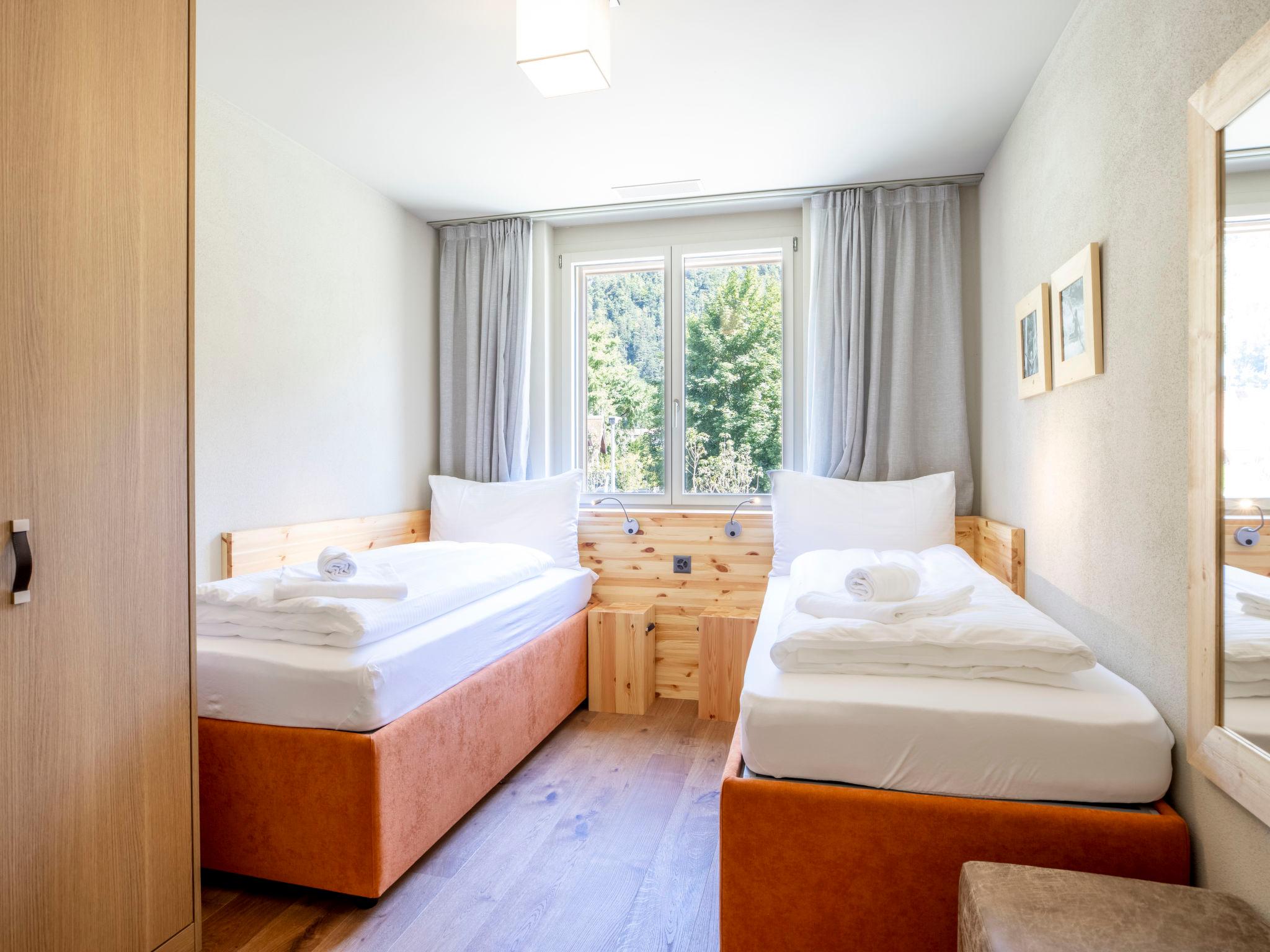 Foto 7 - Appartamento con 2 camere da letto a Meiringen con giardino e vista sulle montagne