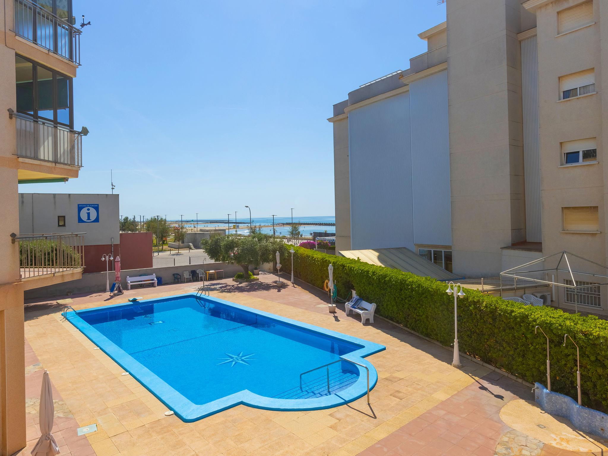 Photo 2 - Appartement de 2 chambres à Cunit avec piscine et vues à la mer