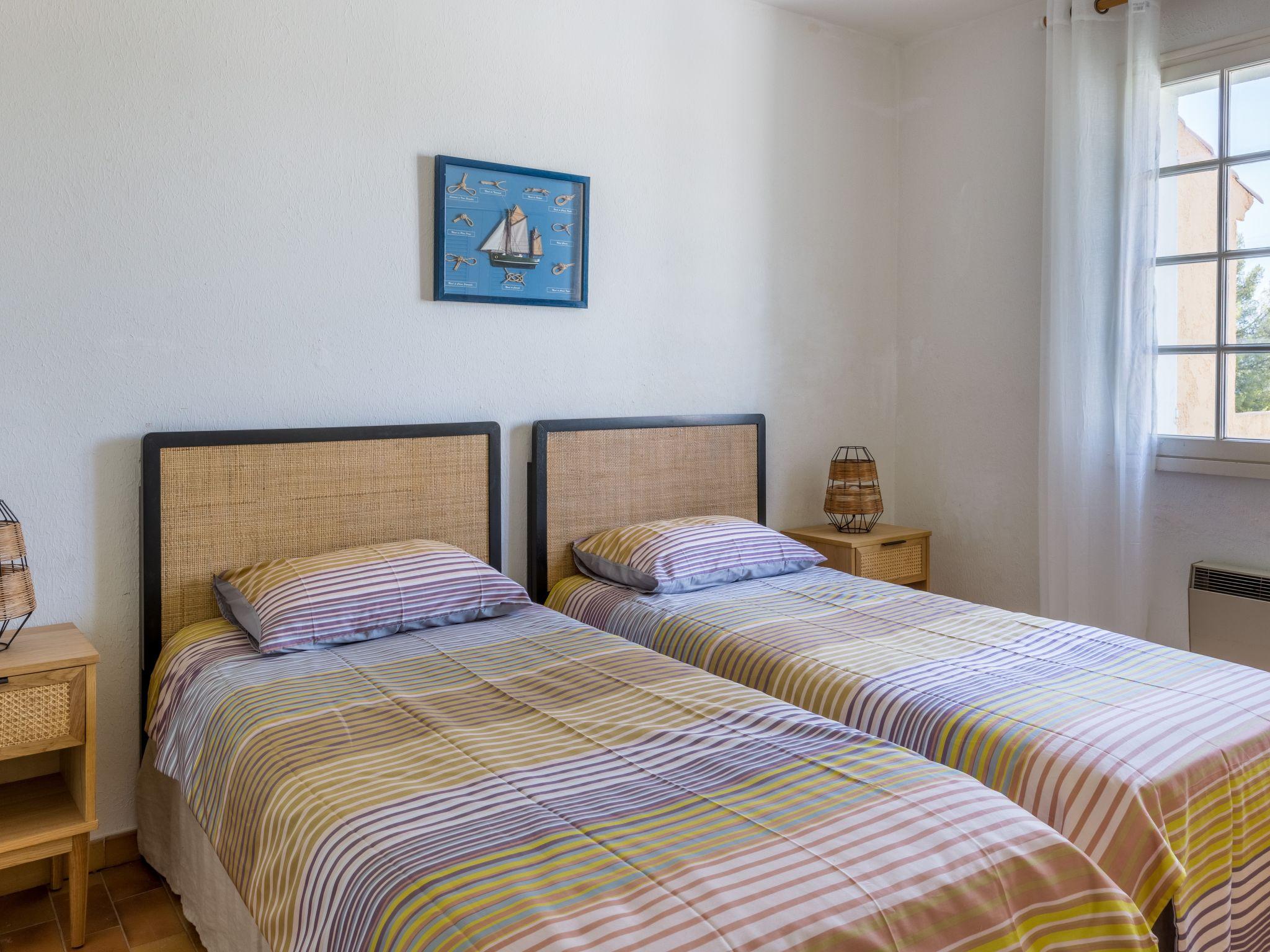 Foto 9 - Apartamento de 3 quartos em Saint-Cyr-sur-Mer com terraço e vistas do mar