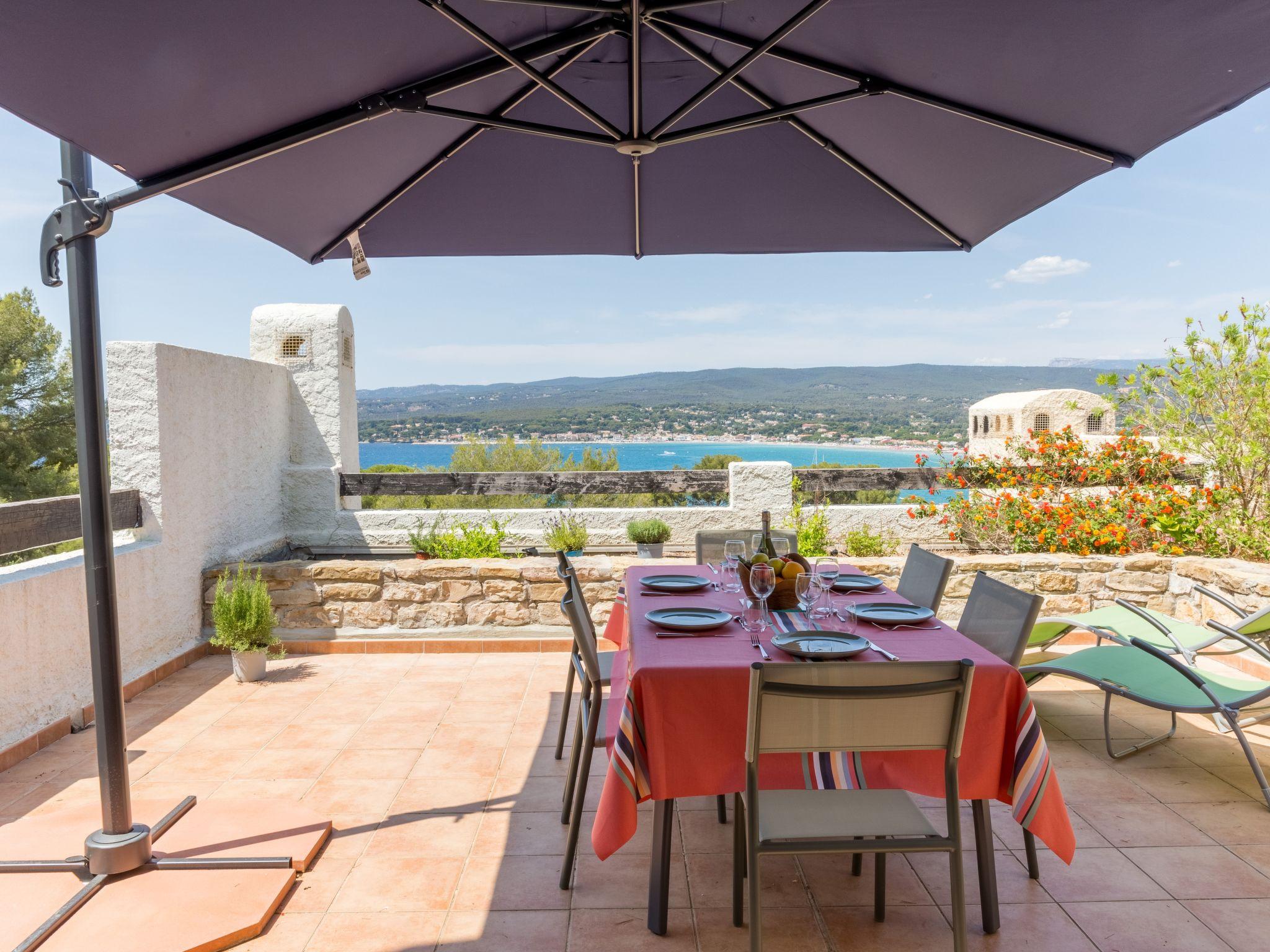 Photo 1 - Appartement de 3 chambres à Saint-Cyr-sur-Mer avec terrasse et vues à la mer