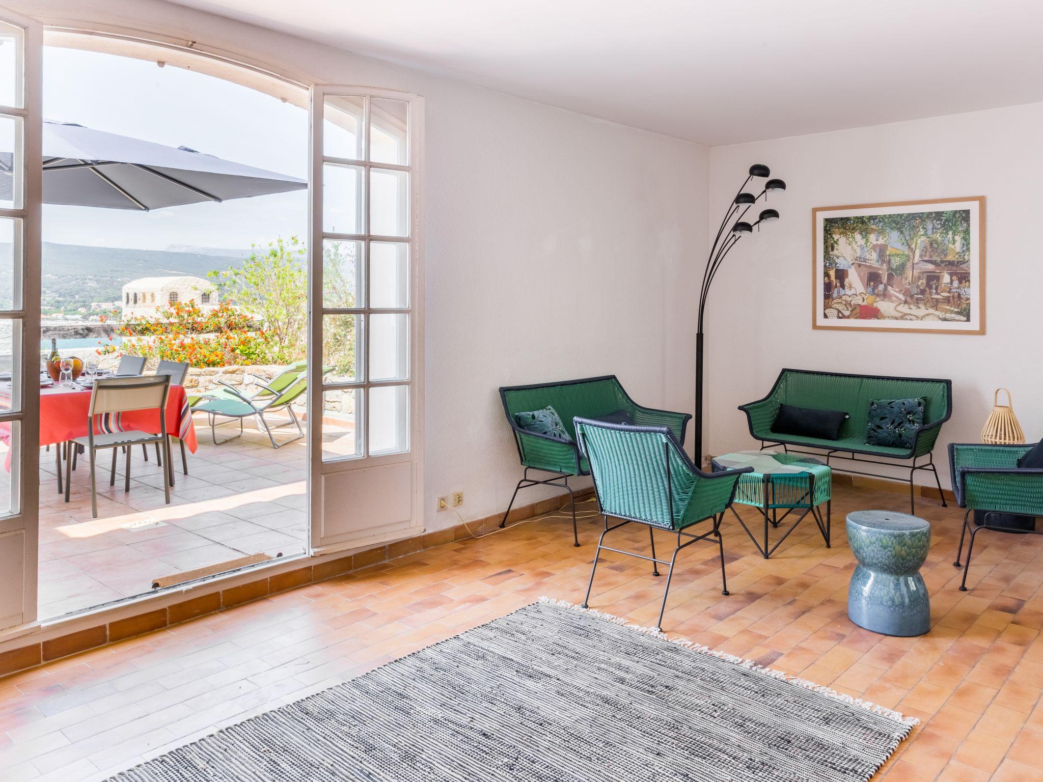 Foto 3 - Apartamento de 3 quartos em Saint-Cyr-sur-Mer com terraço e vistas do mar