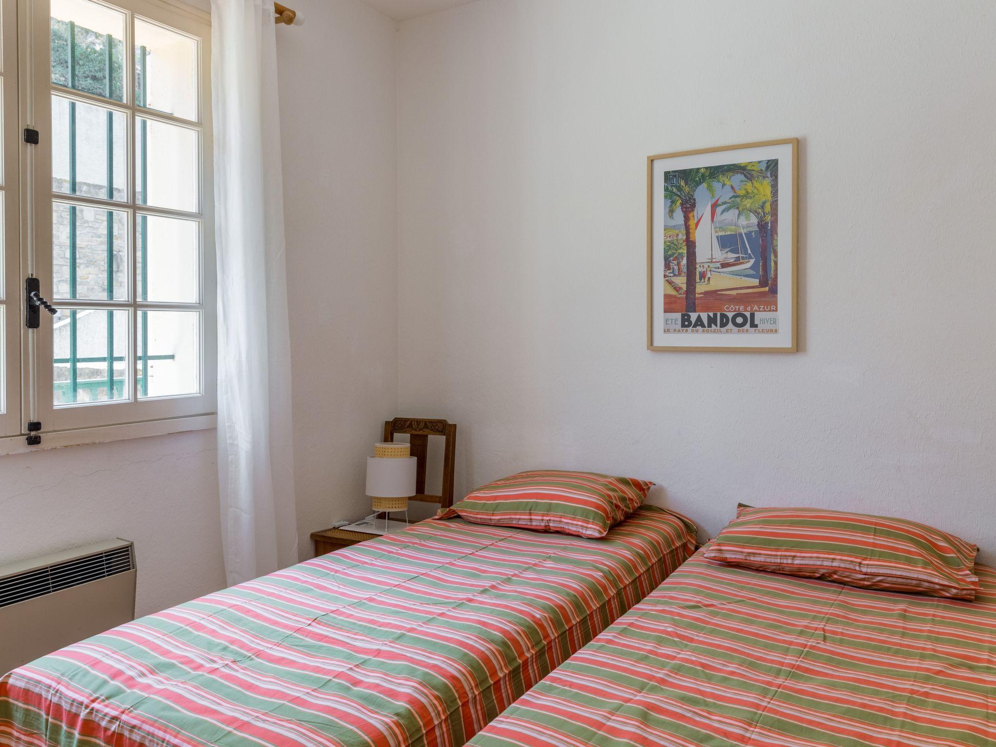 Foto 8 - Appartamento con 3 camere da letto a Saint-Cyr-sur-Mer con terrazza e vista mare