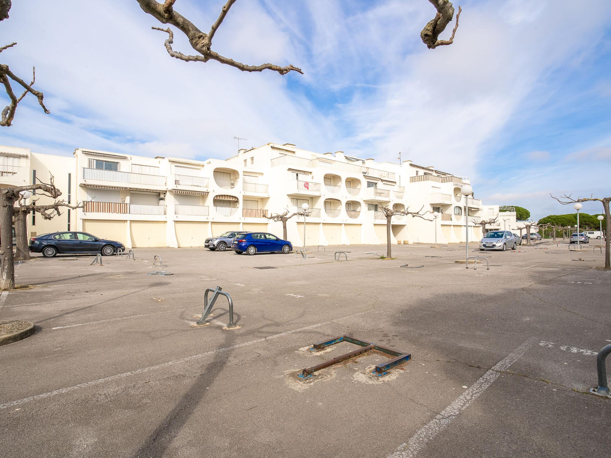 Foto 14 - Apartment mit 1 Schlafzimmer in Le Grau-du-Roi mit terrasse und blick aufs meer