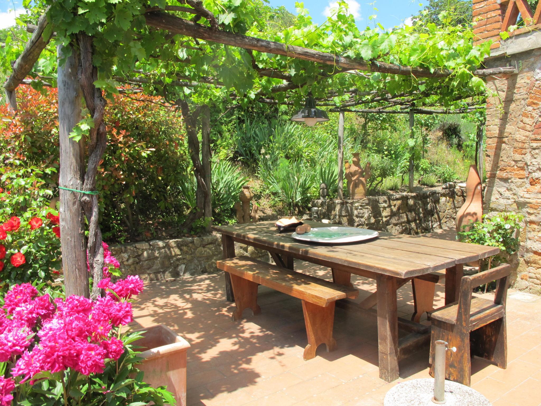 Photo 3 - 2 bedroom Apartment in Bucine with private pool and garden