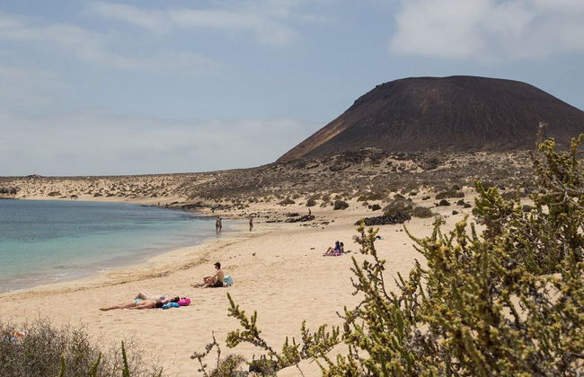 La Graciosa Express - Traslados y billetes de ferri - Foto 5