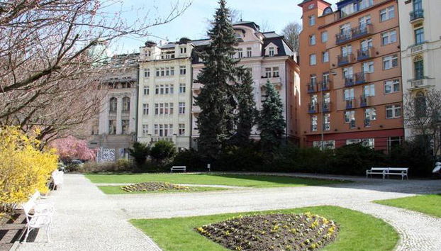 Descubre Karlovy Vary con comida - Foto 4