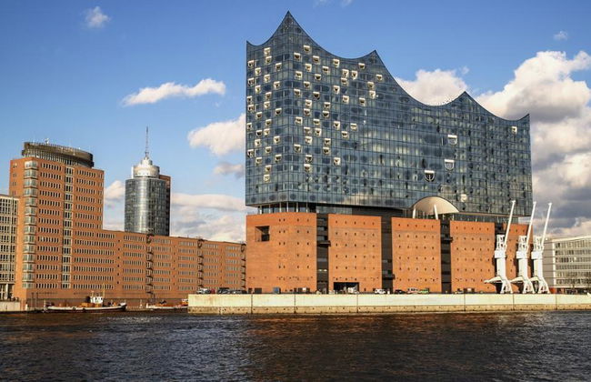 Hamburg Private Walking Tour - Photo 3