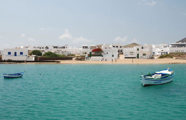 La Graciosa Island via Catamaran - Photo 2