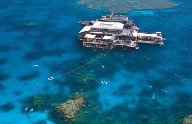 Quicksilver Outer Reef Cruise – Agincourt Reef de Port Douglas - Foto 3