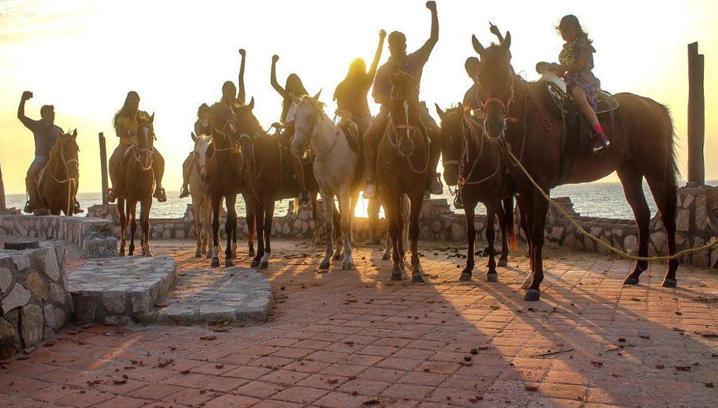 Passeio a cavalo na praia e no deserto - Foto 1