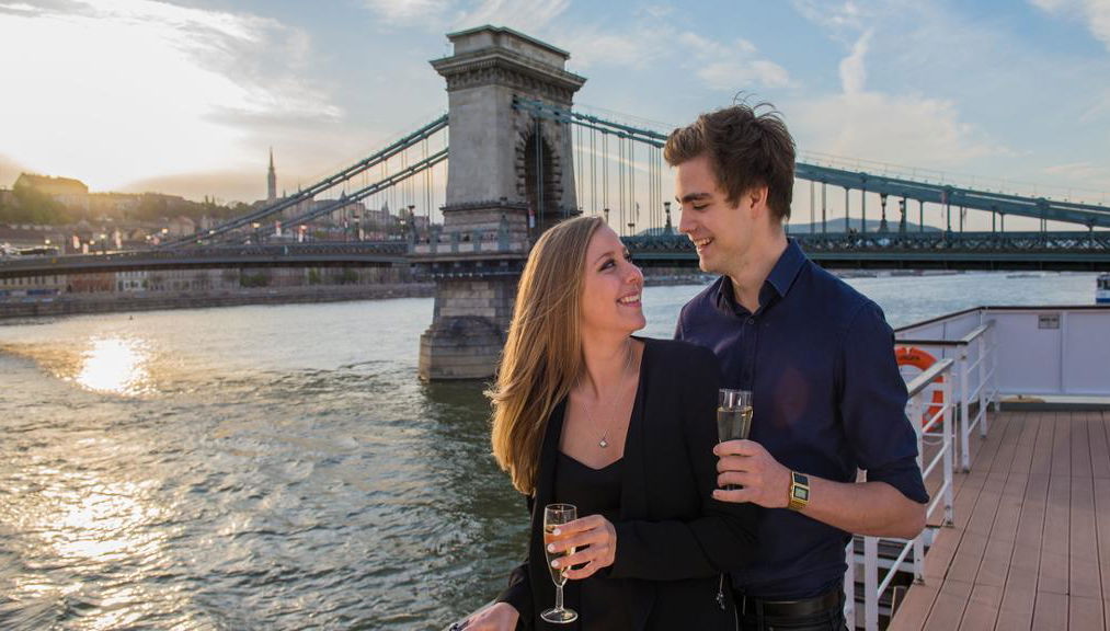 Crucero por el Danubio con bebida de bienvenida - Foto 1