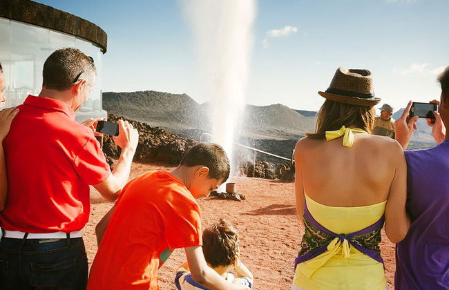 Ruta de los volcanes: Timanfaya, costa de la lava y La Geria - Foto 2