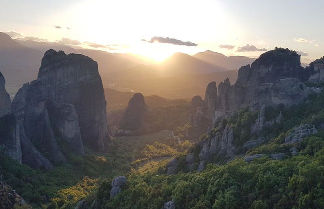 Impresionante puesta de sol en Meteora - Foto 2