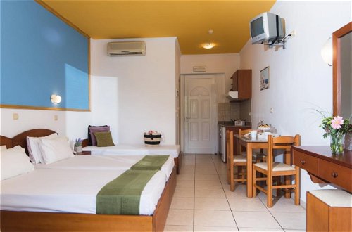 Photo 2 - Yiannis Manos Hotel Resort