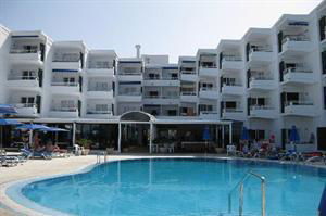 Photo 2 - Vistamar Apartments