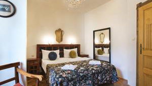 Antique Apartments - Photo 4