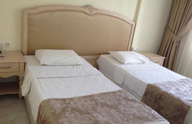 Golden Moon Apartments - Photo 2