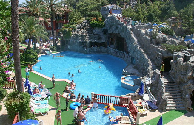 Grand Aquarium Hotel - Photo 2