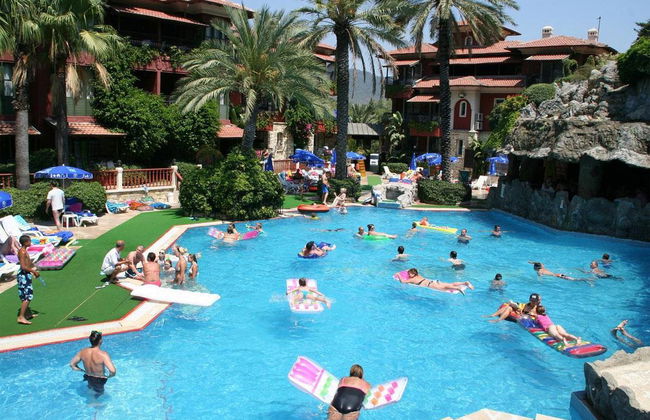 Grand Aquarium Hotel - Photo 1