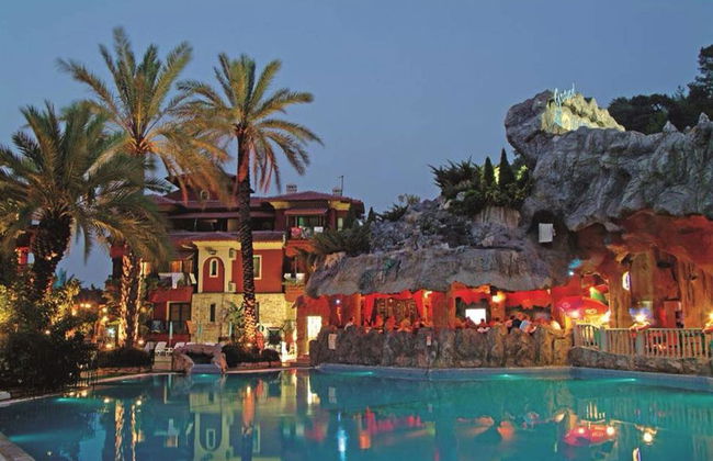 Grand Aquarium Hotel - Photo 11