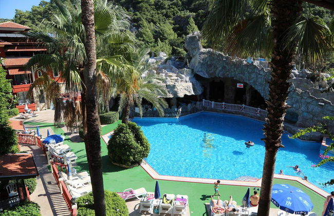 Grand Aquarium Hotel - Photo 5