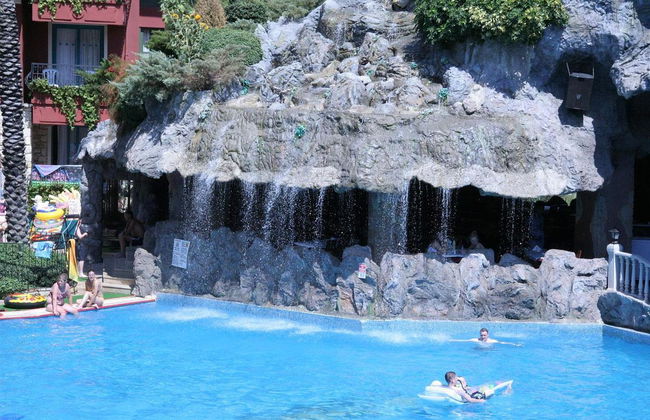 Grand Aquarium Hotel - Photo 13