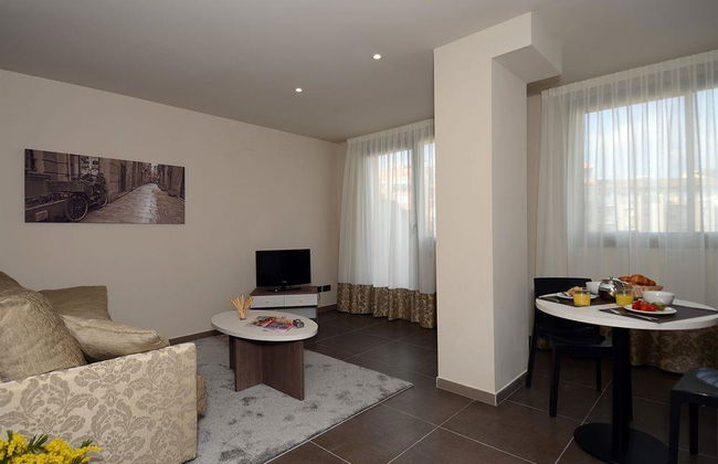Pierre & Vacances Barcelona Sants - Photo 16