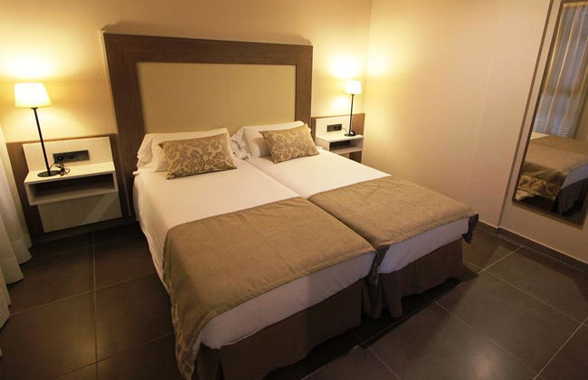 Pierre & Vacances Barcelona Sants - Photo 8