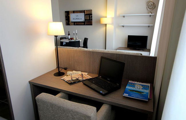 Pierre & Vacances Barcelona Sants - Photo 20
